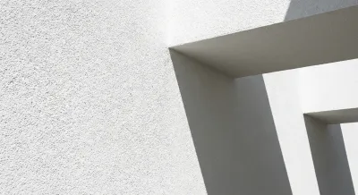 Gros plan sur la finition d'une façade isolée par l'extérieur