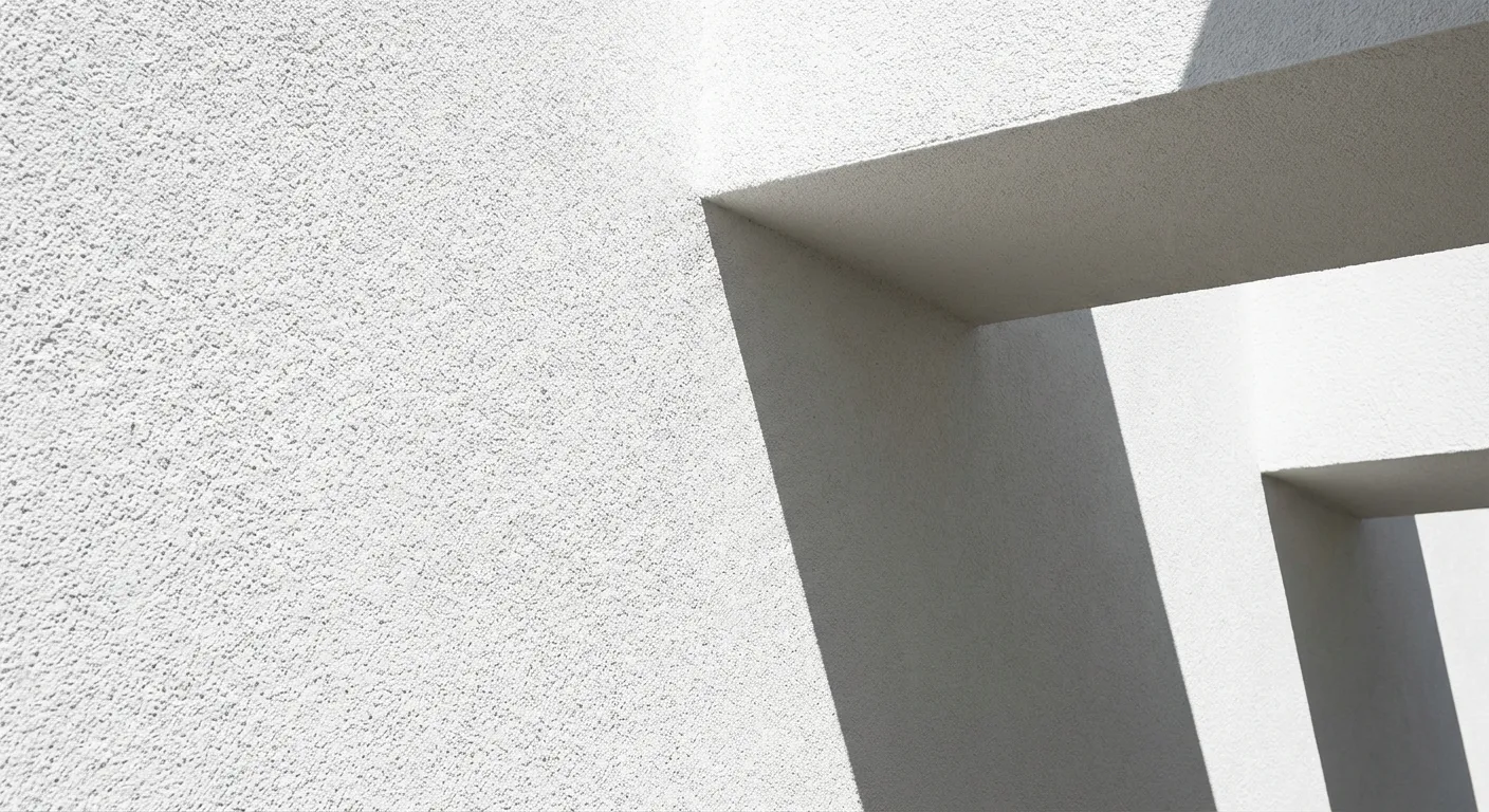 Gros plan sur la finition d'une façade isolée par l'extérieur